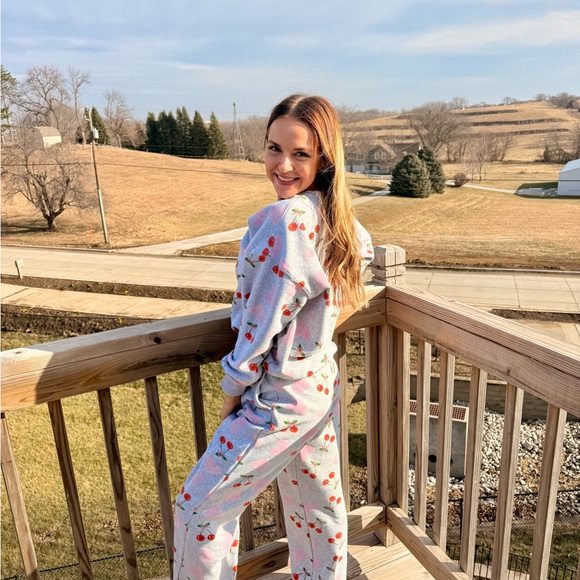 Meet your Posher, Demi - Picture 2 of 13